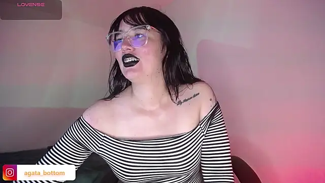 NewAgatha Bolton online show from 6, 7, 2026