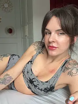 RubyLunaa online show from 8, 7, 2026