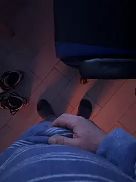 Snapshot of Lucom23 chatting on 4, 2, 2025 Lucom23 online show from 4, 2, 2025