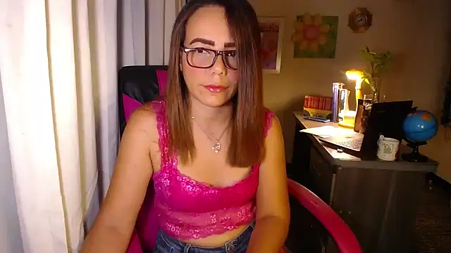 Snapshot of danielle_rose_1 chatting on 31, 5, 2026 danielle rose 1 online show from 31, 5, 2026