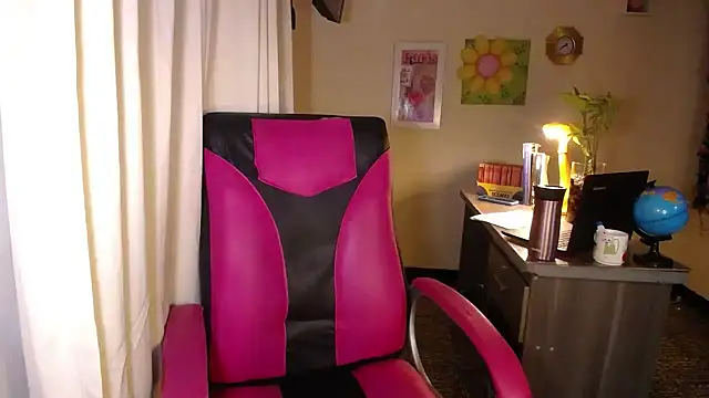 Snapshot of danielle_rose_1 chatting on 31, 5, 2026 danielle rose 1 online show from 31, 5, 2026