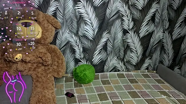 Hellen Moore online show from 4, 10, 2025