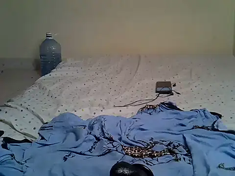 Snapshot of petite_bambi chatting on 12, 12, 2024 petite bambi online show from 12, 12, 2024