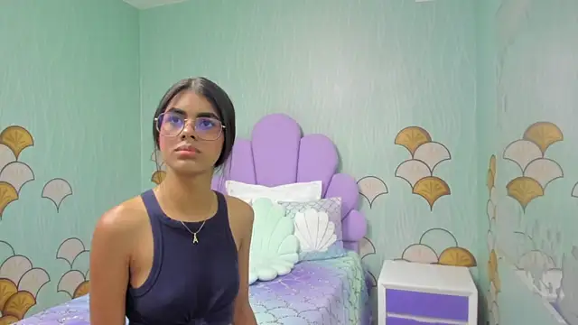 Isa little4u online show from 3, 1, 2025