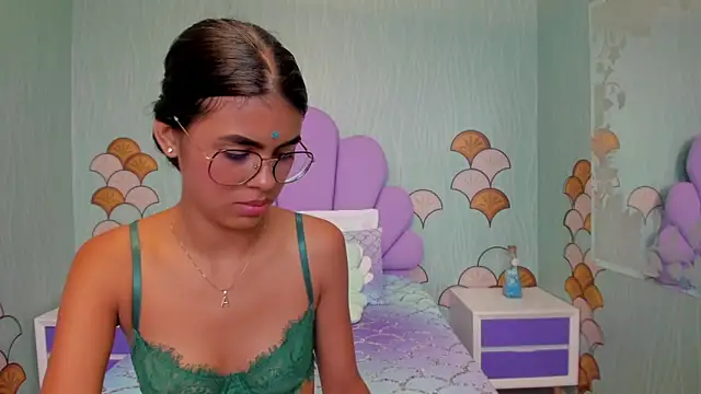 Isa little4u online show from 7, 1, 2025