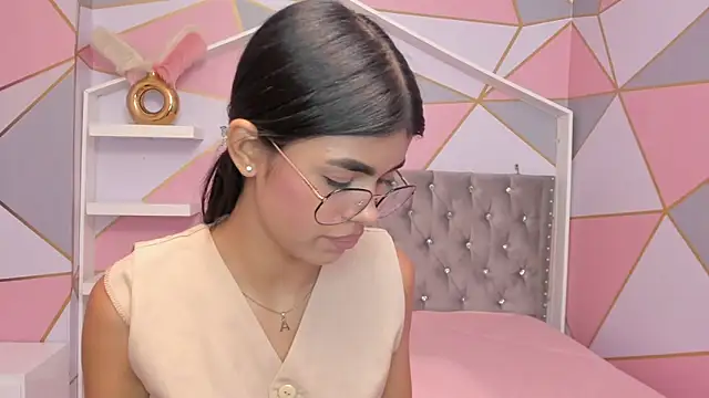 Isa little4u online show from 11, 2, 2025