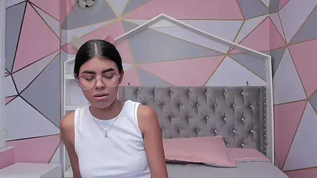 Isa little4u online show from 13, 2, 2025