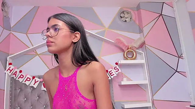 Isa little4u online show from 14, 2, 2025