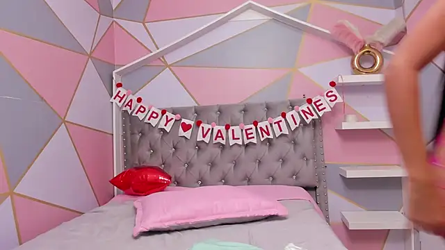 Isa little4u online show from 14, 2, 2025