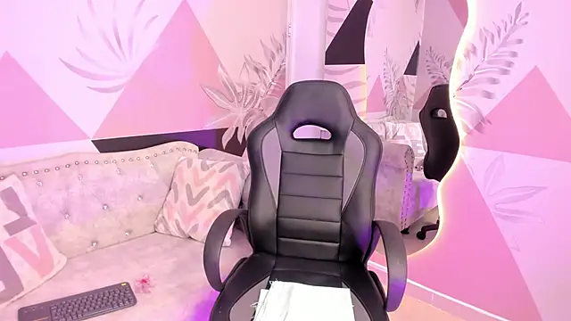 Isa little4u online show from 11, 3, 2025