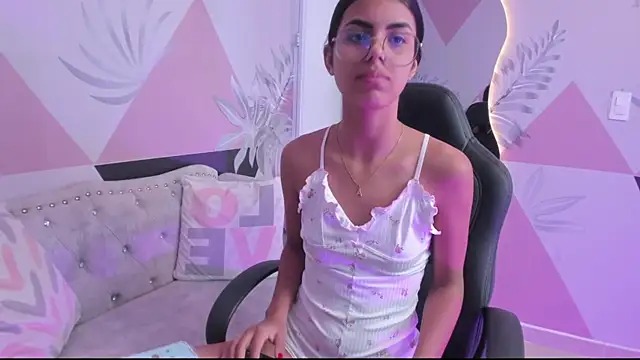 Isa little4u online show from 18, 3, 2025