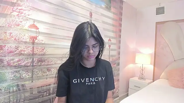 Isa little4u online show from 9, 9, 2025