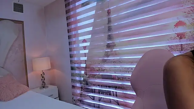 Isa little4u online show from 11, 9, 2025