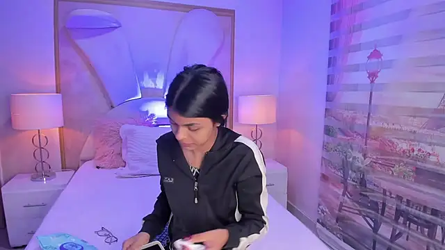 Isa little4u online show from 30, 10, 2025