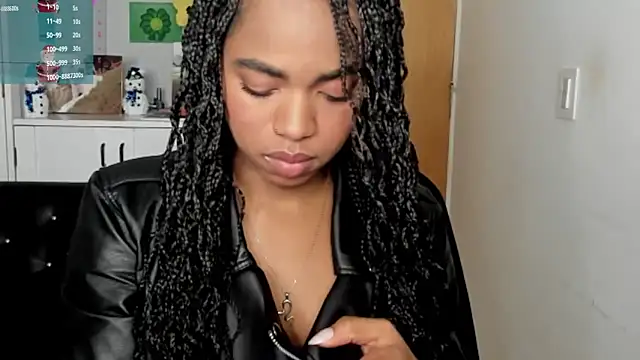 Snapshot of Marce_22 chatting on 25, 12, 2024 Marce 22 online show from 25, 12, 2024