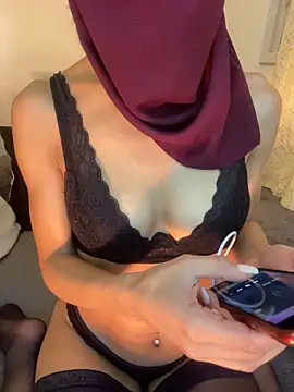 Snapshot of Beautiful_arab chatting on 4, 1, 2025 Beautiful arab online show from 4, 1, 2025