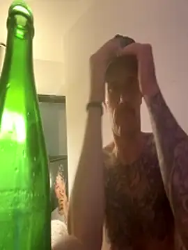 Snapshot of UnCuTupTheBuTT chatting on 6, 10, 2025 UnCuTupTheBuTT online show from 6, 10, 2025