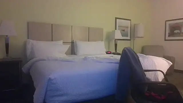 Snapshot of UnCuTupTheBuTT chatting on 17, 10, 2025 UnCuTupTheBuTT online show from 17, 10, 2025