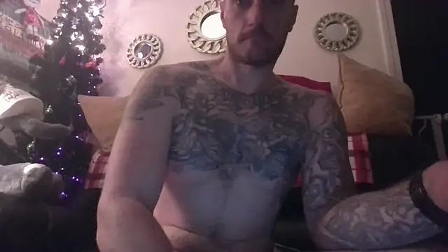 Snapshot of UnCuTupTheBuTT chatting on 25, 10, 2025 UnCuTupTheBuTT online show from 25, 10, 2025