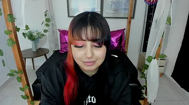 lussyevans24 online show from 4, 1, 2025