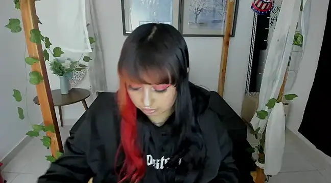 lussyevans24 online show from 5, 1, 2025