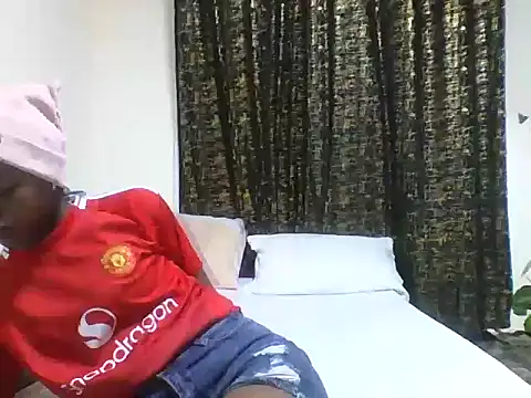 Snapshot of Petite_doll20 chatting on 13, 1, 2026 Petite doll20 online show from 13, 1, 2026