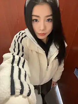 Snapshot of Asia-Melody chatting on 11, 2, 2025 Asia-Melody online show from 11, 2, 2025