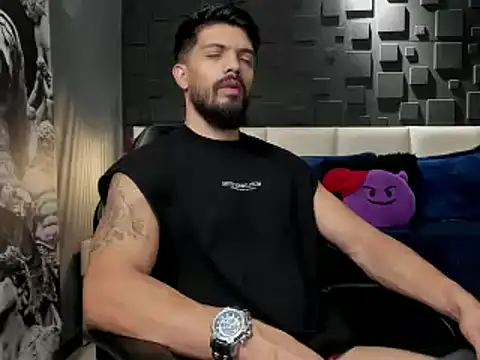DannSaenz online show from 25, 1, 2025