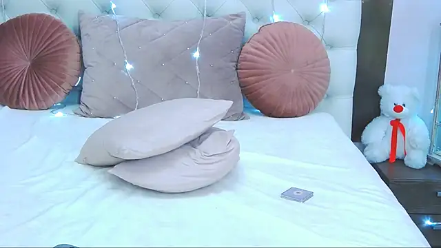 VioletUmi online show from 1, 12, 2024