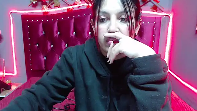 Melani cute02 online show from 25, 1, 2025