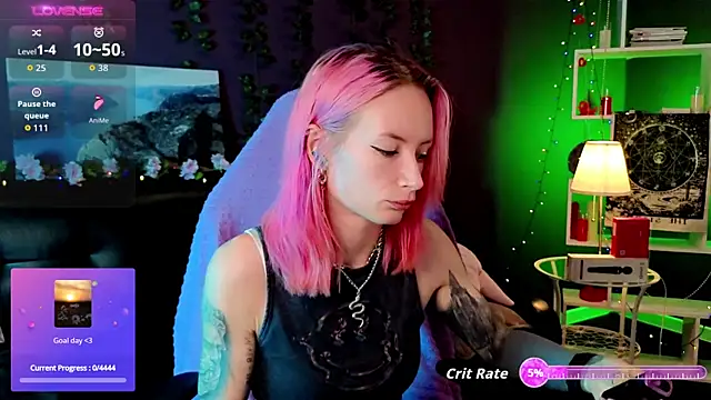 Snapshot of _HelenCarter chatting on 18, 10, 2025  HelenCarter online show from 18, 10, 2025