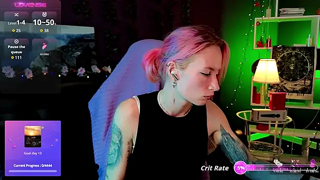 Snapshot of _HelenCarter chatting on 20, 10, 2025  HelenCarter online show from 20, 10, 2025