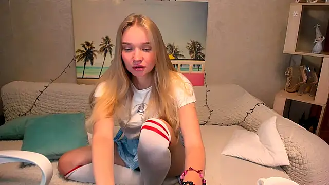 Snapshot of BoysLoveBlondee chatting on 18, 12, 2024 BoysLoveBlondee online show from 18, 12, 2024