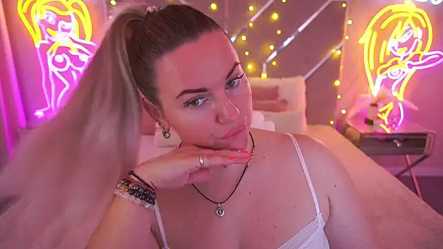 KiraCandyS online show from 10, 5, 2026