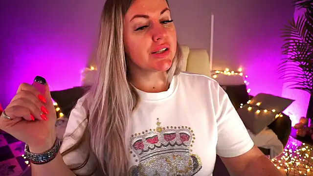 KiraCandyS online show from 13, 5, 2026