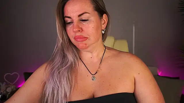 KiraCandyS online show from 13, 6, 2026