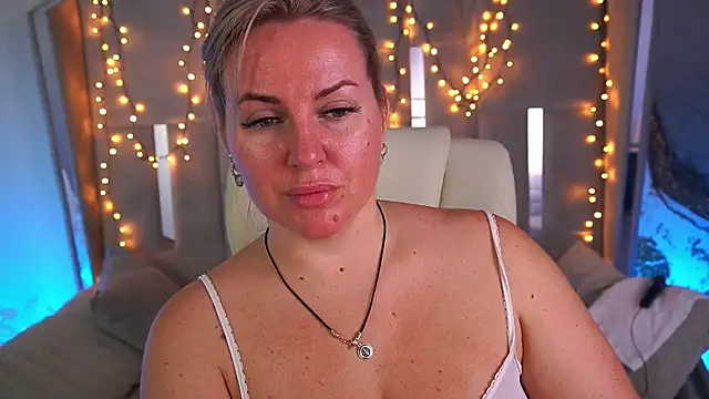 KiraCandyS online show from 20, 6, 2026