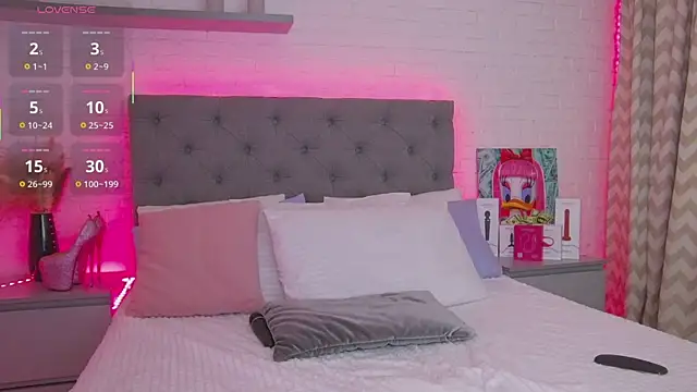 Snapshot of Born_to_Blow chatting on 23, 10, 2025 Born to Blow online show from 23, 10, 2025