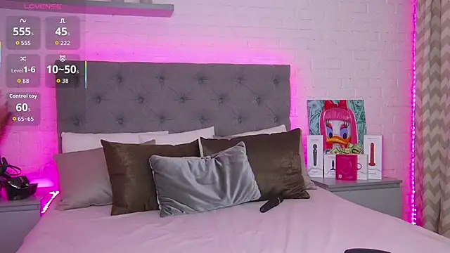 Snapshot of Born_to_Blow chatting on 8, 11, 2025 Born to Blow online show from 8, 11, 2025