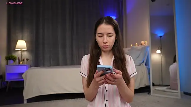 Amely Young online show from 17, 11, 2025