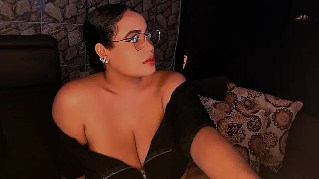 Snapshot of Emmacamille chatting on 8, 3, 2025 Emmacamille online show from 8, 3, 2025