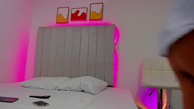 Snapshot of amy_robertz chatting on 28, 11, 2025 amy robertz online show from 28, 11, 2025