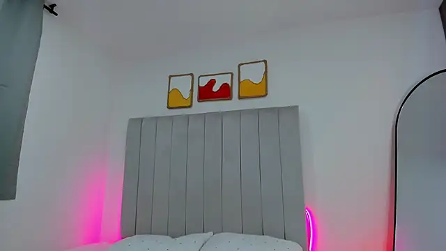 Snapshot of amy_robertz chatting on 20, 12, 2025 amy robertz online show from 20, 12, 2025