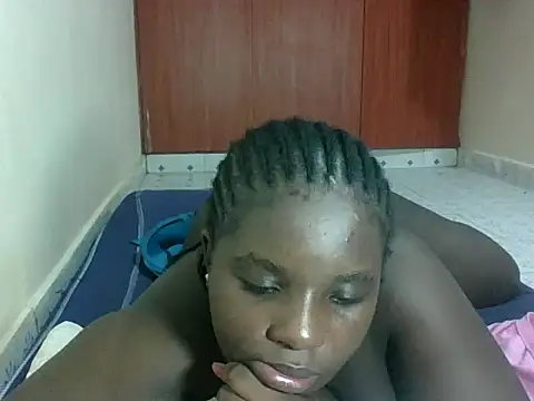 hotebbbyy online show from 28, 4, 2026