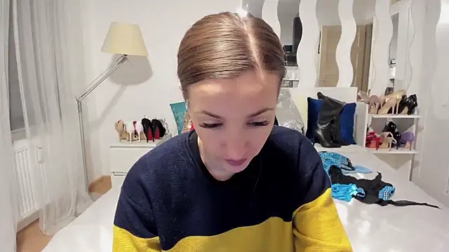 KateRedgar online show from 2, 2, 2025