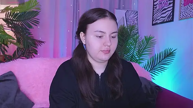 Snapshot of Mia__Peach chatting on 8, 3, 2025 Mia Peach online show from 8, 3, 2025