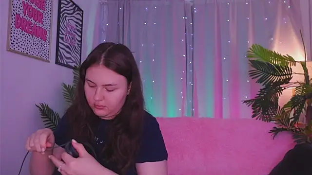 Snapshot of Mia__Peach chatting on 12, 3, 2025 Mia Peach online show from 12, 3, 2025