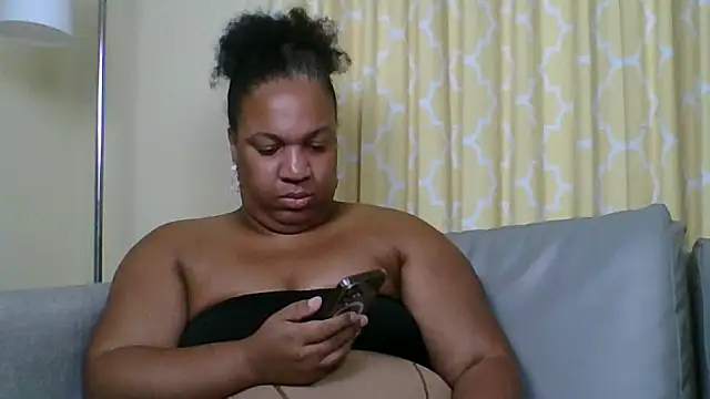 Snapshot of Badgirlbrittt chatting on 8, 10, 2025 Badgirlbrittt online show from 8, 10, 2025