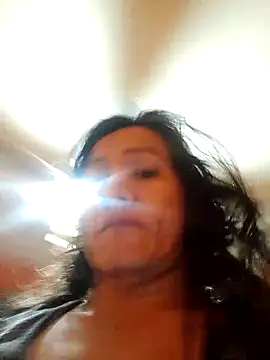 miicheele32 online show from 4, 1, 2025