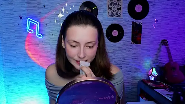 GloriaElmer online show from 3, 3, 2025